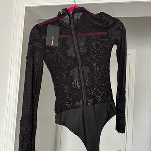 Brand new bodysuit with a tag from Fashion Nova. Size CS